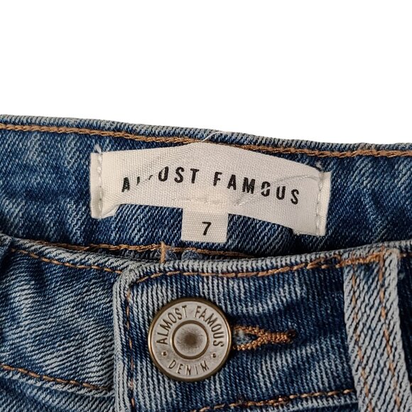 Almost Famous Jean Shorts Womens 7 28x3 Rough Hem Distressed Light Wash NWT - Picture 3 of 11